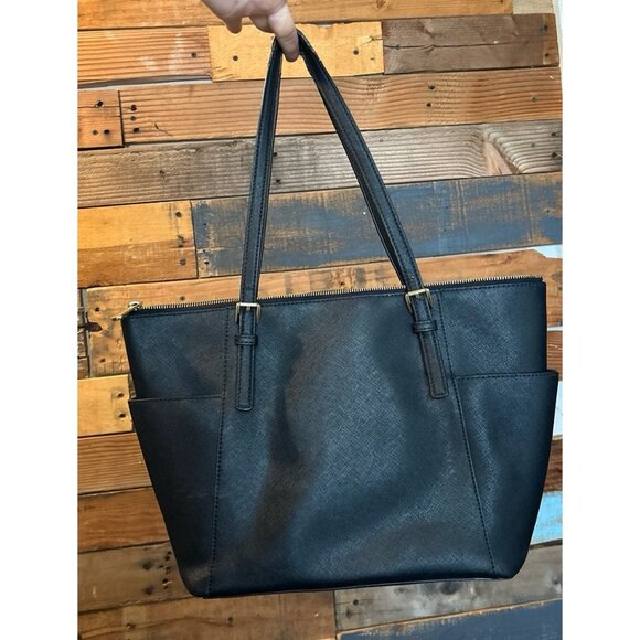 Michael Kors Charlotte tote (10x15) large black‎ tote - Picture 2 of 10